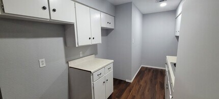 326 S Sealy Ave in Justin, TX - Building Photo - Building Photo