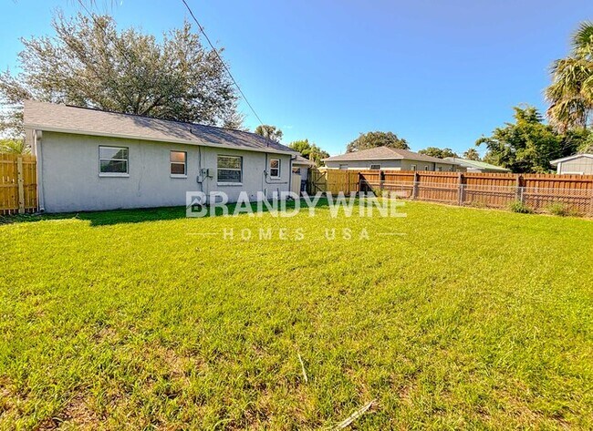 6028 Flora Terrace in Apollo Beach, FL - Building Photo - Building Photo