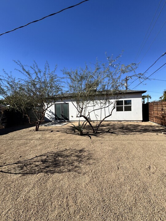 2132 W Virginia Ave in Phoenix, AZ - Foto de edificio