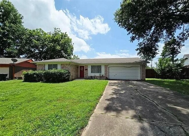 property at 1121 W 14th Pl