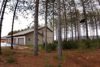Sherman Oaks Apartments in Wausau, WI - Foto de edificio - Building Photo