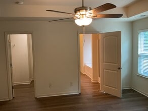 908 Pine Ln in Lawrenceville, GA - Building Photo - Building Photo