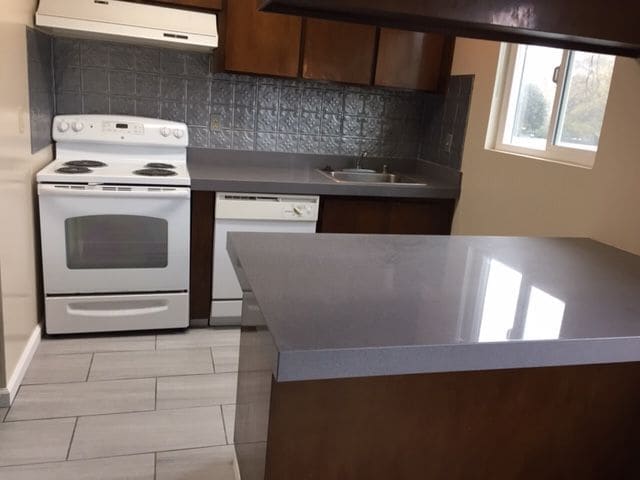 Villa De Wright Apartments in Mountain View, CA - Building Photo - Building Photo