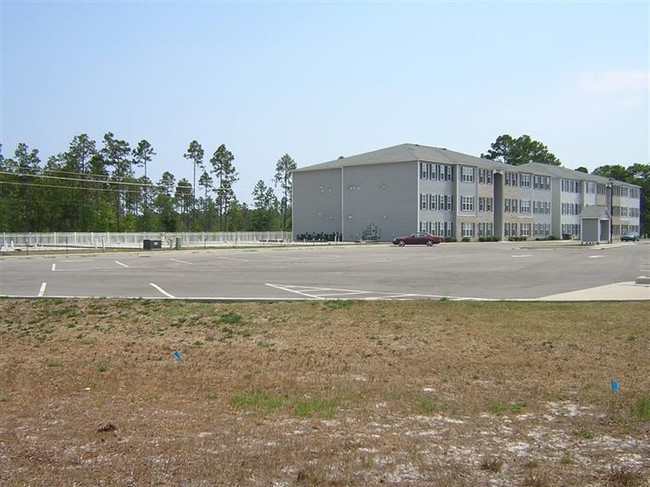 Carolinian East in Holly Ridge, NC - Foto de edificio - Building Photo