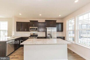 5123 Ironsides Dr in Frederick, MD - Building Photo