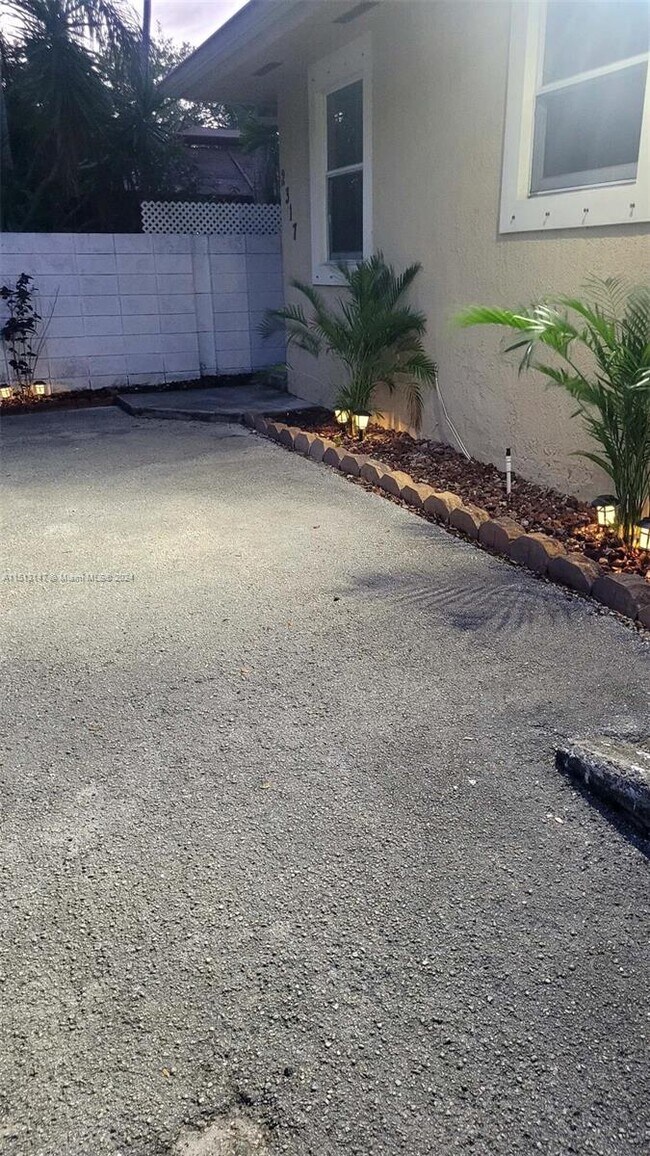 2317 Liberty St-Unit -1 in Hollywood, FL - Building Photo - Building Photo