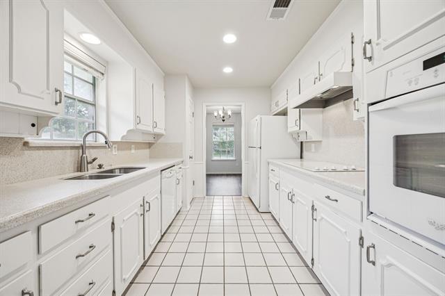 1800 Midcrest Dr in Plano, TX - Building Photo - Building Photo
