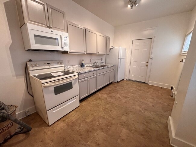 property at 738 W Poplar St