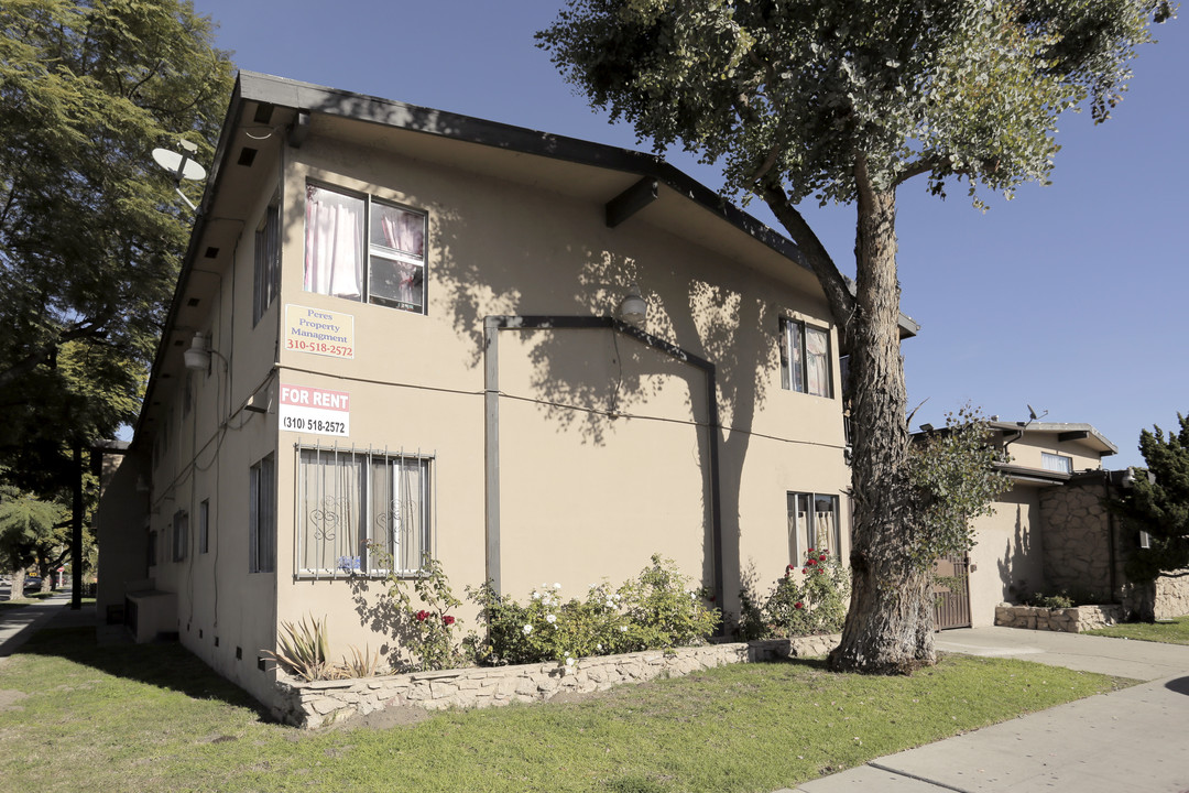 1815 E Artesia Blvd in Long Beach, CA - Building Photo