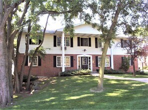 2361 Chalet Gardens Rd in Fitchburg, WI - Building Photo - Building Photo