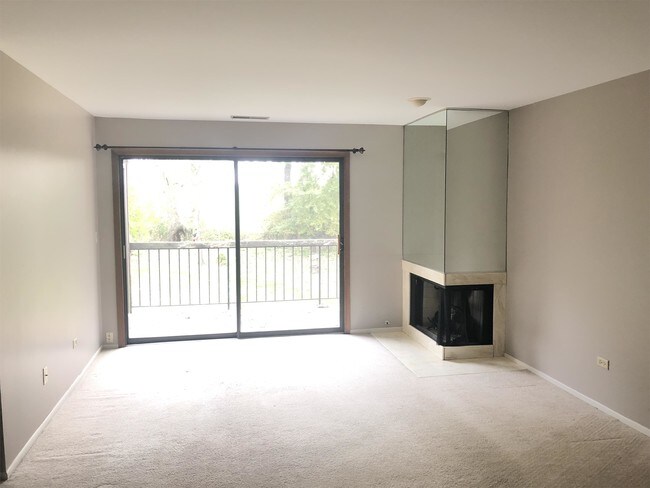 37 Creekside Cir in Elgin, IL - Building Photo - Building Photo