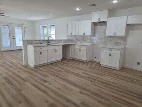 8406 De Priest St in Houston, TX - Building Photo - Building Photo