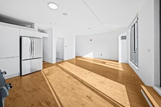 346 Congress St in Boston, MA - Building Photo - Building Photo