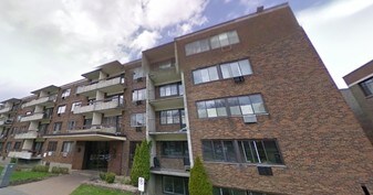 Jardins Decelles in Montréal, QC - Building Photo