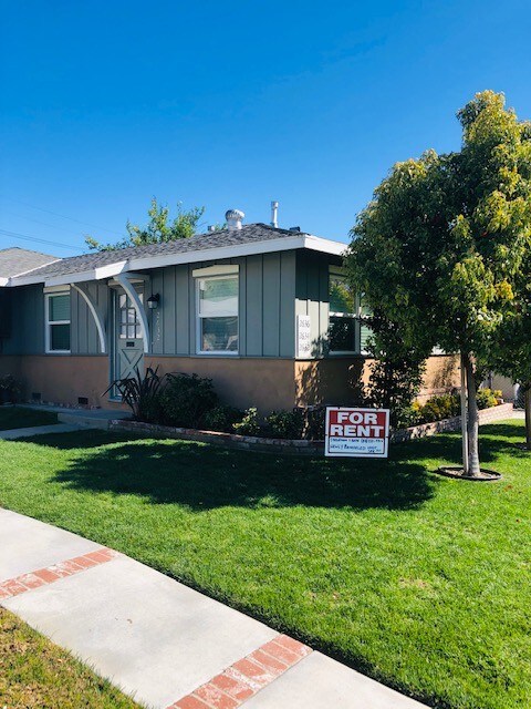 2632 N Frederic St, Unit Front Unit
