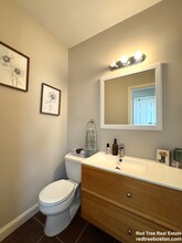 4 North Crescent Circuit, Unit 1 in Boston, MA - Foto de edificio - Building Photo
