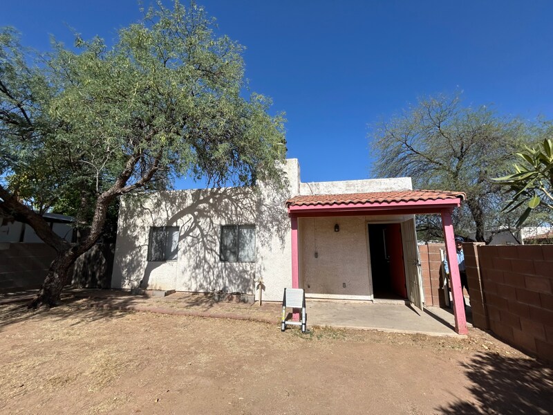 2325 N Dodge Blvd in Tucson, AZ - Building Photo
