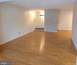 10221 Valentino Dr in Oakton, VA - Building Photo - Building Photo