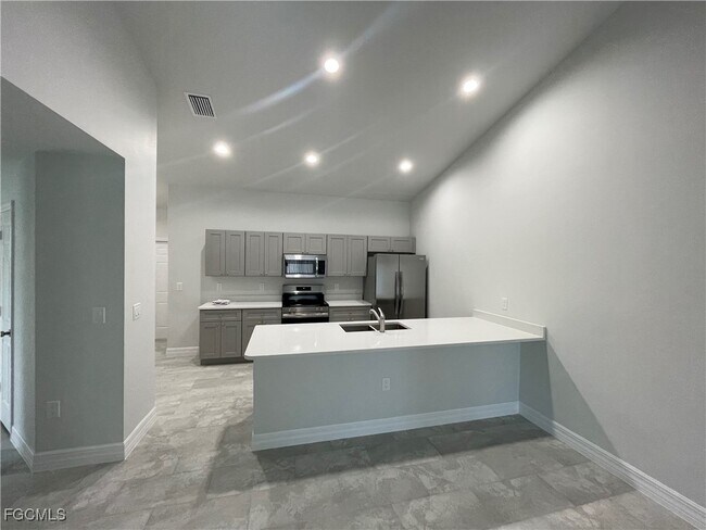 1421 Gleason Pkwy in Cape Coral, FL - Building Photo - Building Photo