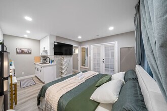 9804 Costa Lago St in Spring Valley, CA - Foto de edificio - Building Photo