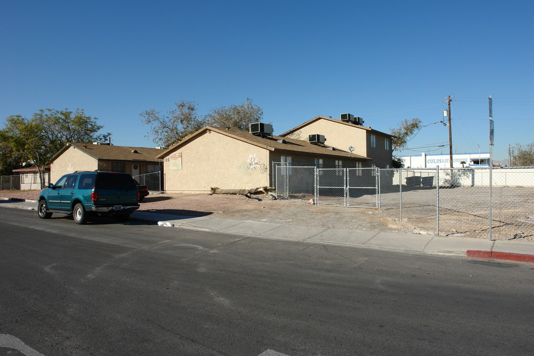 106 W Chicago Ave in Las Vegas, NV - Building Photo