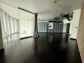 690 SW 1st Ct, Unit PHI-01 in Miami, FL - Foto de edificio - Building Photo