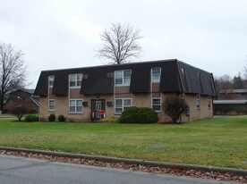 2060 Wolosyn Cir in Youngstown, OH - Building Photo