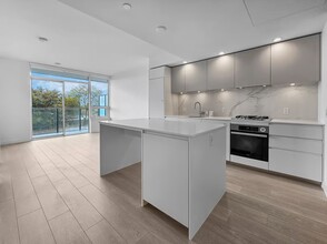 6537 Telford Ave in Burnaby, BC - Building Photo - Building Photo