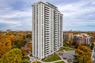 225 Davisville Avenue in Toronto, ON - Building Photo - Building Photo