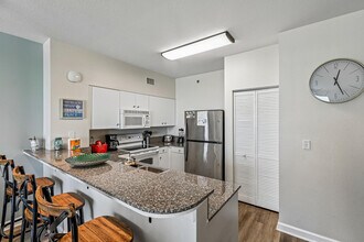 9896 S Thomas Dr in Panama City Beach, FL - Building Photo - Building Photo