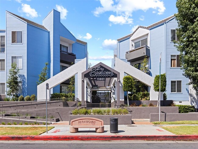 Enclave in Paramount, CA - Foto de edificio - Building Photo