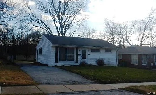 7810 Blandford Dr in St. Louis, MO - Building Photo