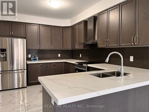 24 Foxberry Rd in East Gwillimbury, ON - Building Photo - Building Photo