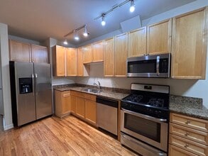 3349 N Clark St, Unit 1SW in Chicago, IL - Building Photo - Building Photo