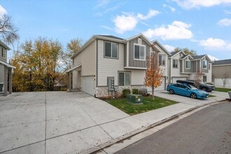 645 S Plum Creek Ln E in Ogden, UT - Building Photo - Building Photo