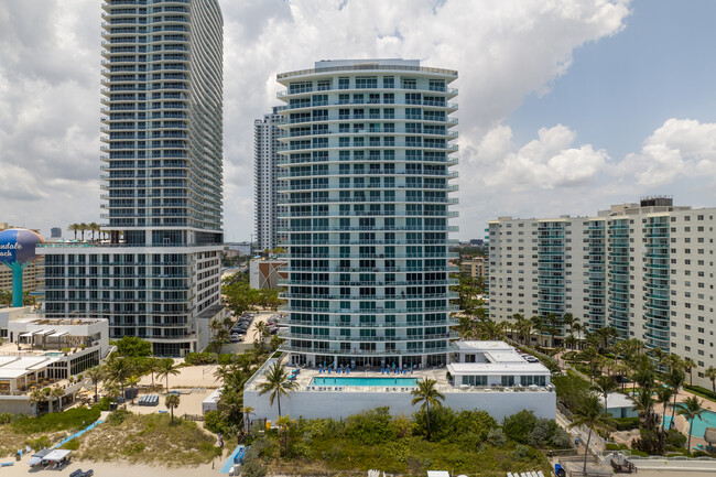 Apogee Beach in Hollywood, FL - Foto de edificio - Building Photo