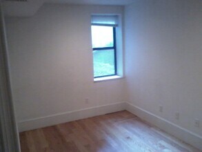 64 Louis Prang St, Unit 3 in Boston, MA - Foto de edificio - Building Photo