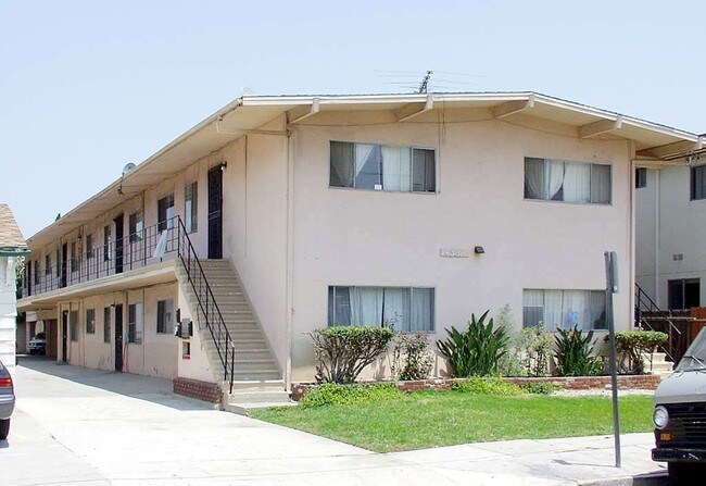 4381 W 134th St in Hawthorne, CA - Foto de edificio - Building Photo