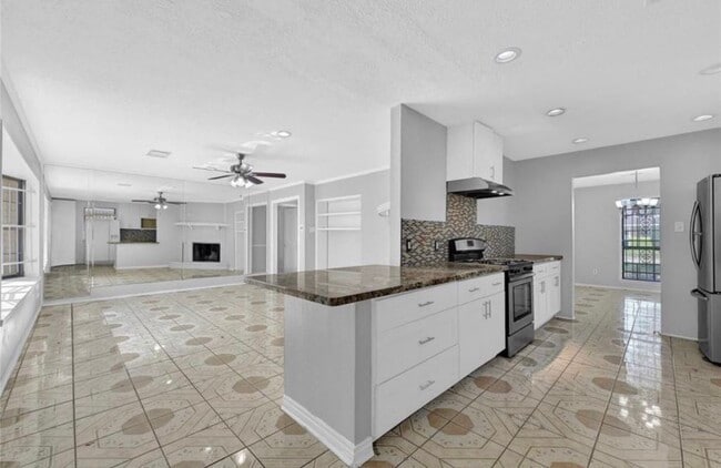 11807 Stroud Dr in Houston, TX - Building Photo - Building Photo