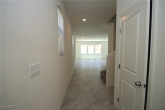 8145 Seminario Ave in Las Vegas, NV - Building Photo - Building Photo