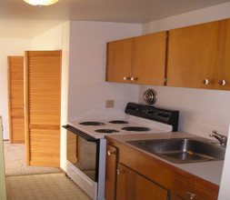 Corona Apartments in Seattle, WA - Building Photo - Interior Photo