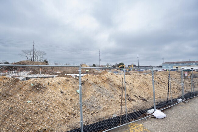 Sterling Green at Farmingdale in Farmingdale, NY - Building Photo - Building Photo