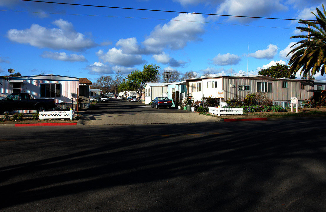 701 E Pine Ave in Lompoc, CA - Building Photo