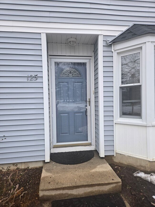 125 Baron Ln in East Brunswick, NJ - Building Photo - Building Photo