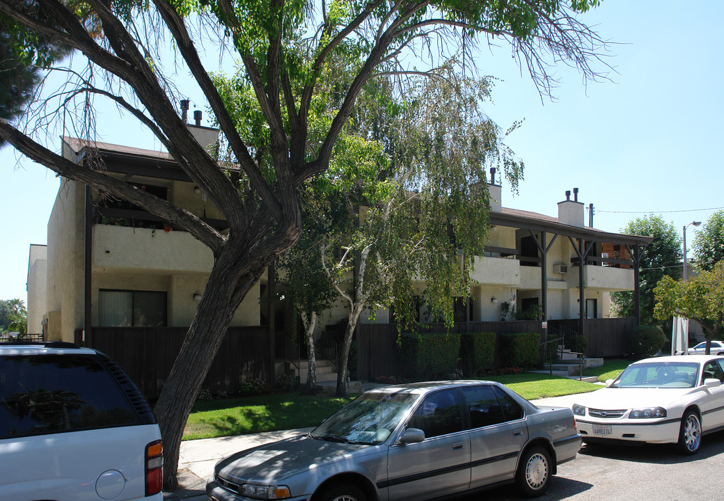 20954 Bryant St in Canoga Park, CA - Foto de edificio