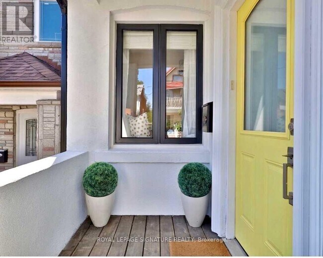 20 Amroth Ave in Toronto, ON - Building Photo - Building Photo