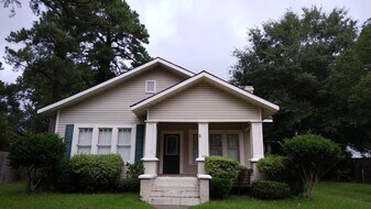 207 W 4th St in Deridder, LA - Building Photo