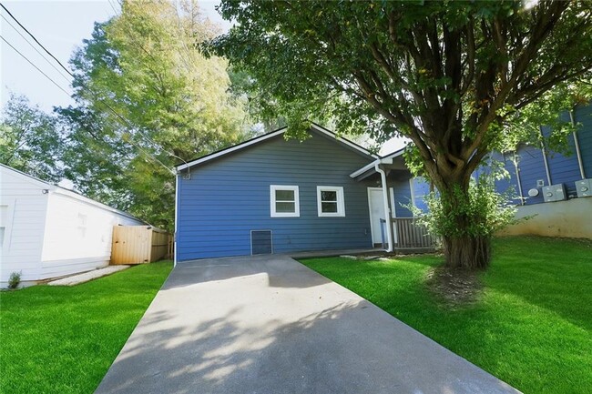 1056 Grant Way SE in Atlanta, GA - Building Photo - Building Photo
