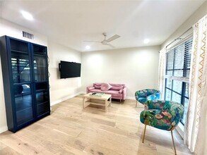 400 E 30th St in Austin, TX - Foto de edificio - Building Photo