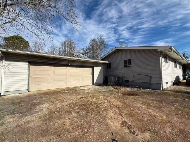 1607 S Mack Smith Rd in Chattanooga, TN - Building Photo - Building Photo